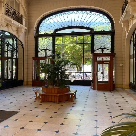 Dans L'ancien Palace Du Mont-dore Mont-Dore