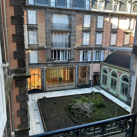 Dans L'ancien Palace Du Mont-dore * Le Mont-Dore