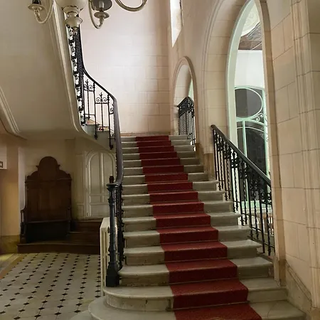 Dans L'ancien Palace Du Mont-dore